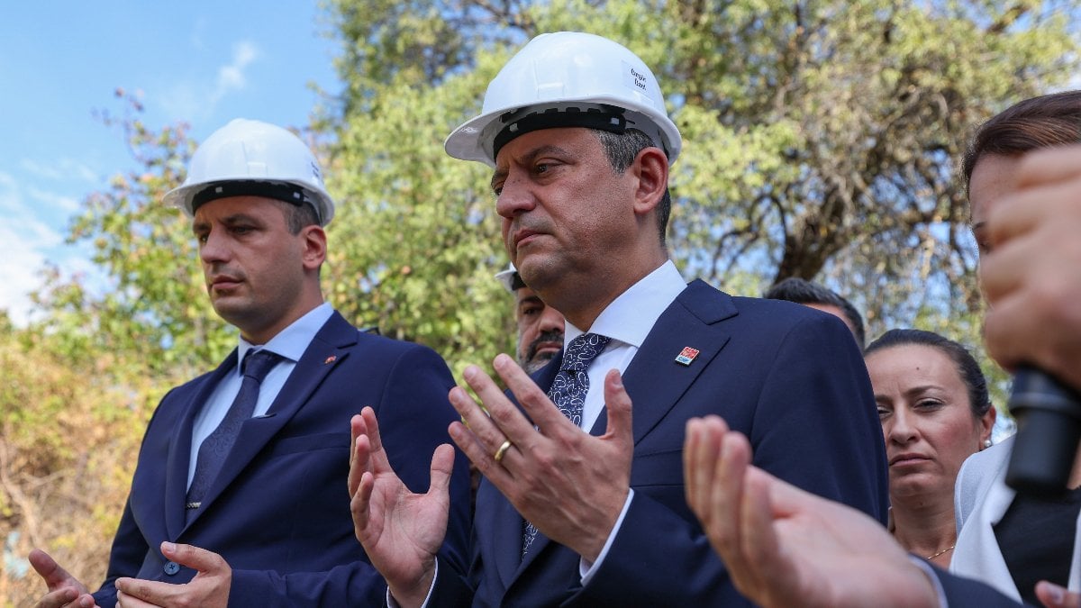Özgür Özel, İzmir’de cami temel atma törenine katıldı