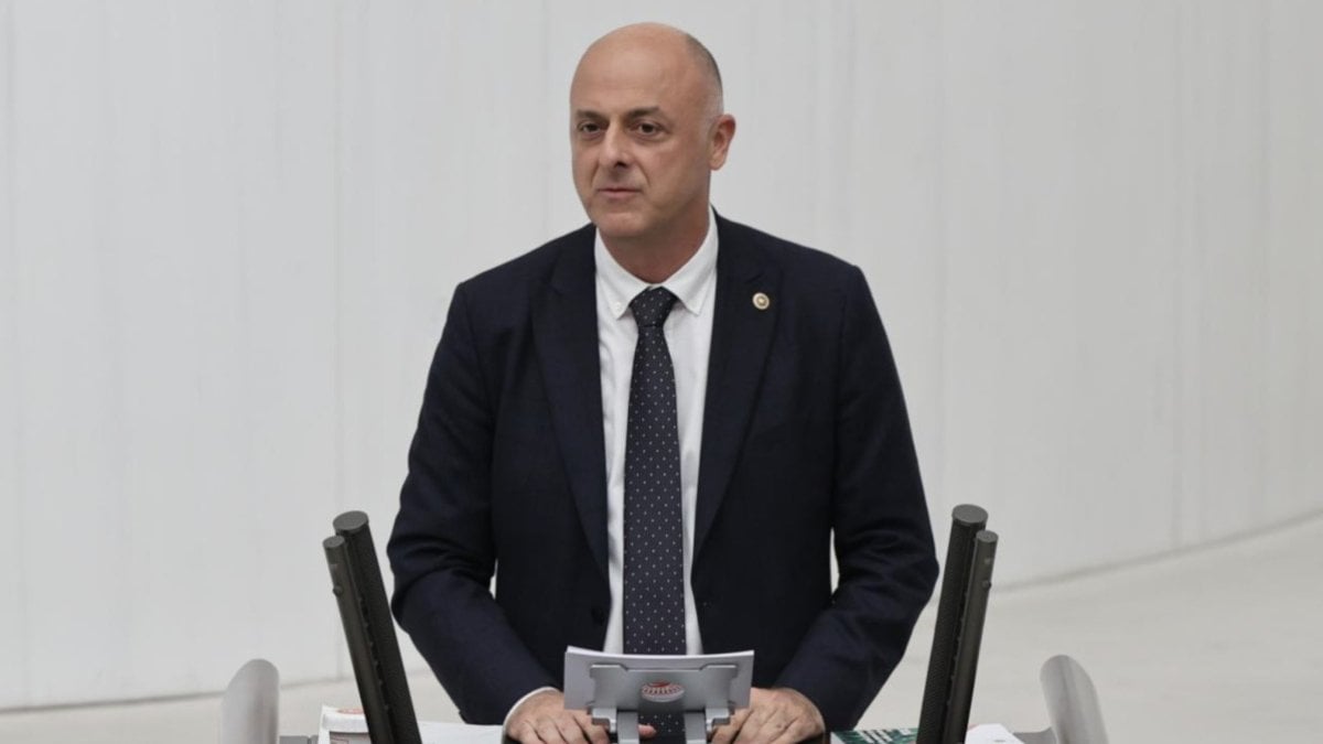 SON DAKİKA! İyi Parti’de yaprak dökümü: Ümit Özlale istifa etti