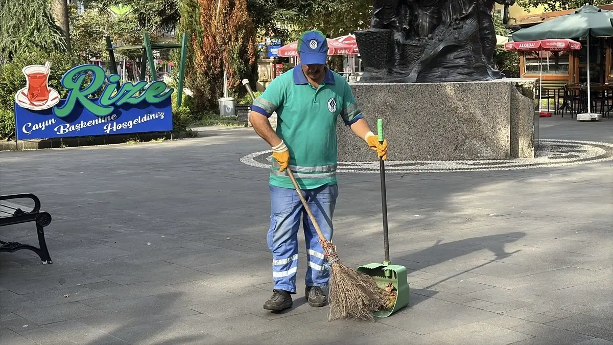 Rize’de Temizlik Personeline Duygusal Doğum Günü Sürprizi