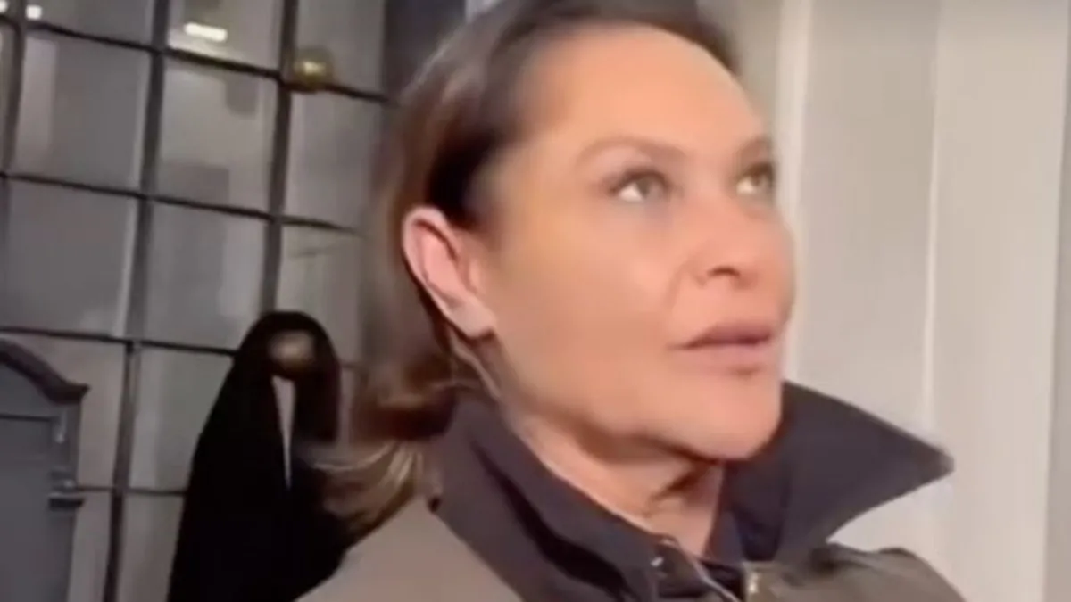 “Eski eşiniz Kaya Çilingiroğlu’nun düğününe gider misiniz?” sorusu Hülya Avşar’ı fena sinirlendirdi! “Oğlum manyak mısın?”