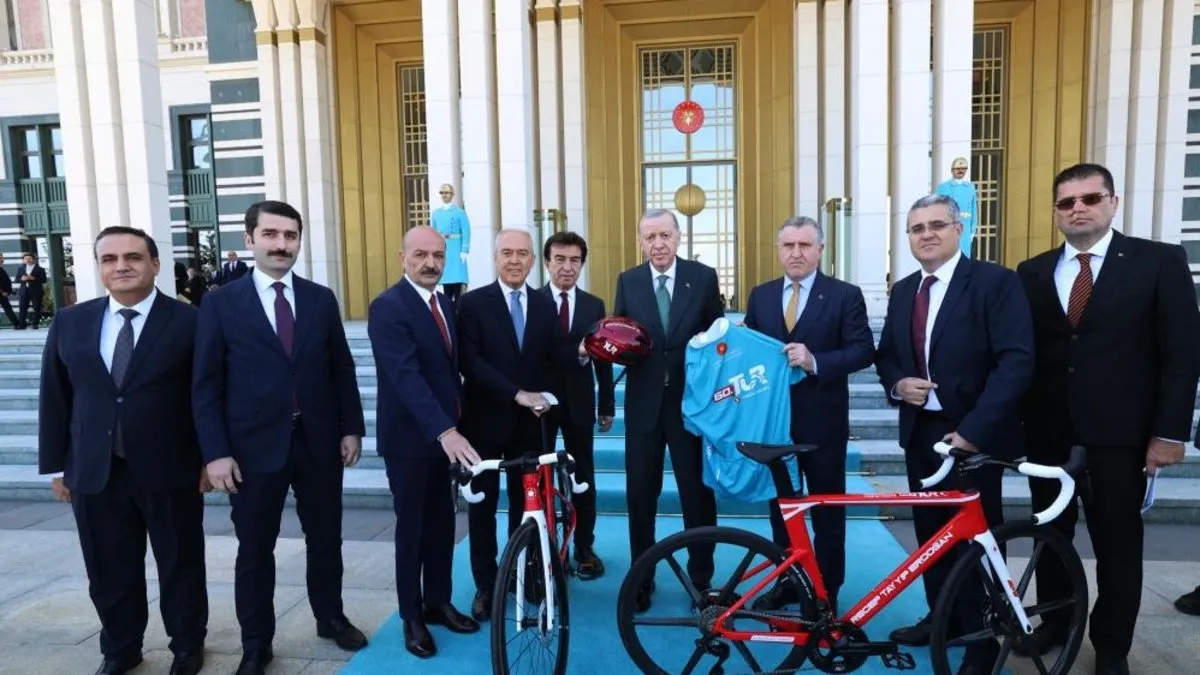 Başkan Erdoğan, milli bisikletçilerle bir araya geldi