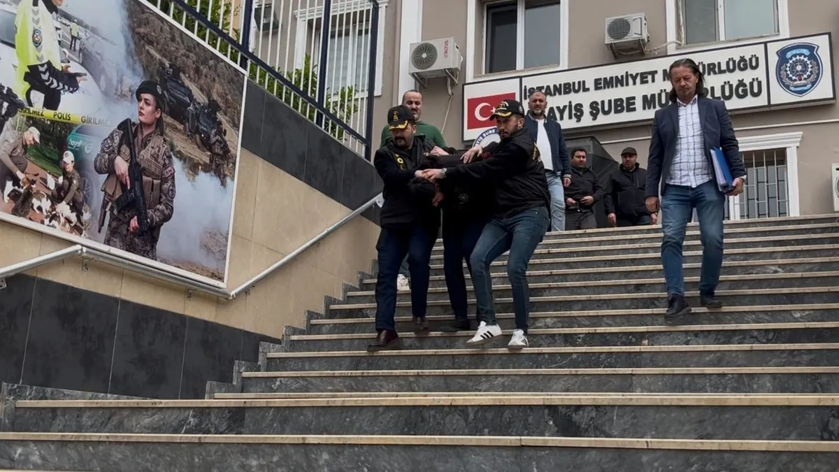 Kafede oturan adamı ensesinden vurmuştu: Yakalanan cani adliyeye sevk edildi